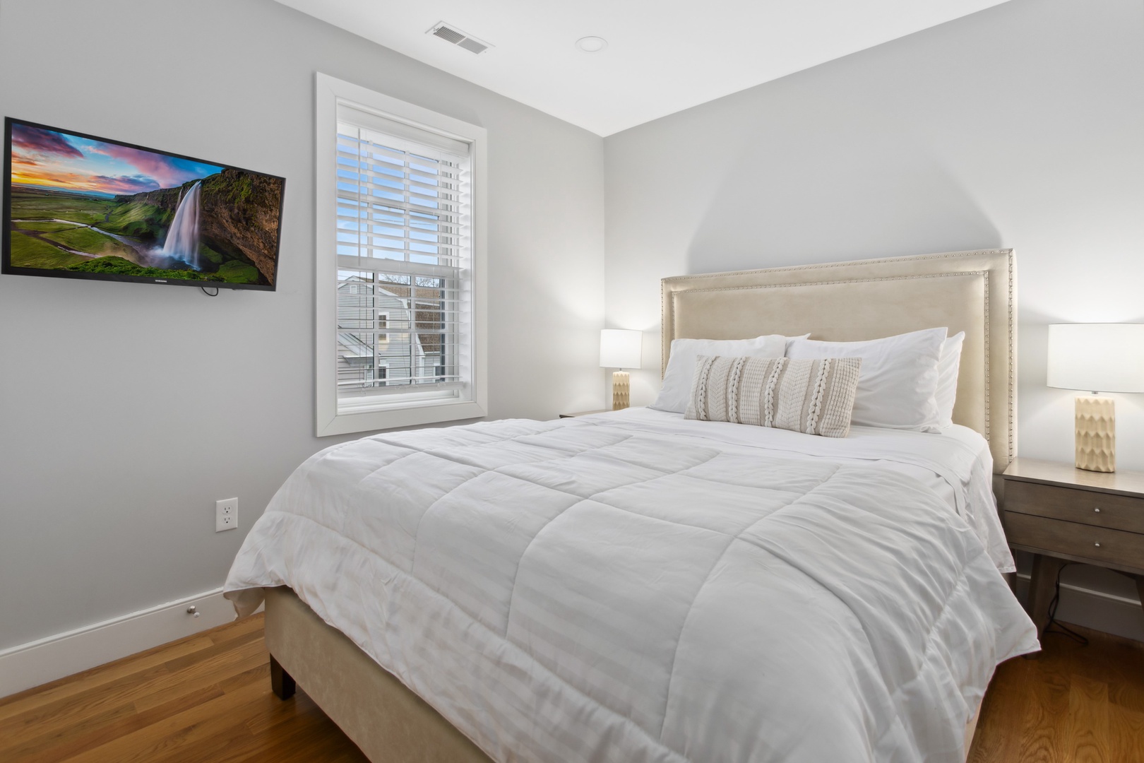 Queen bedroom