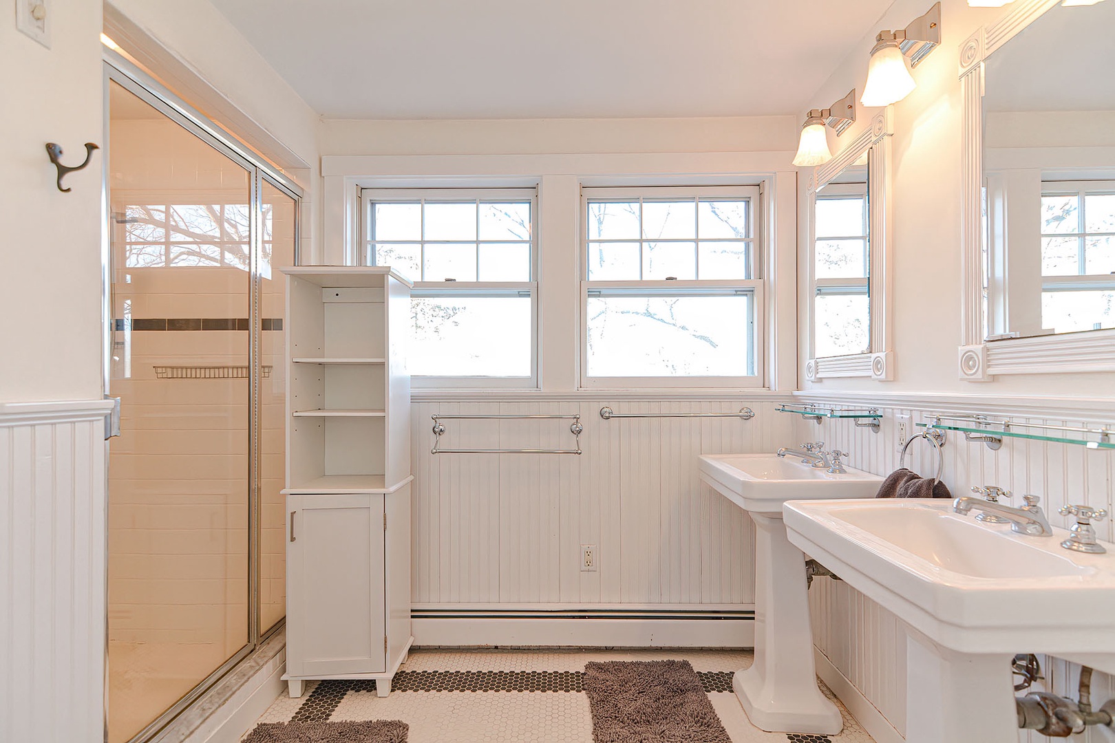2nd level fullbath.