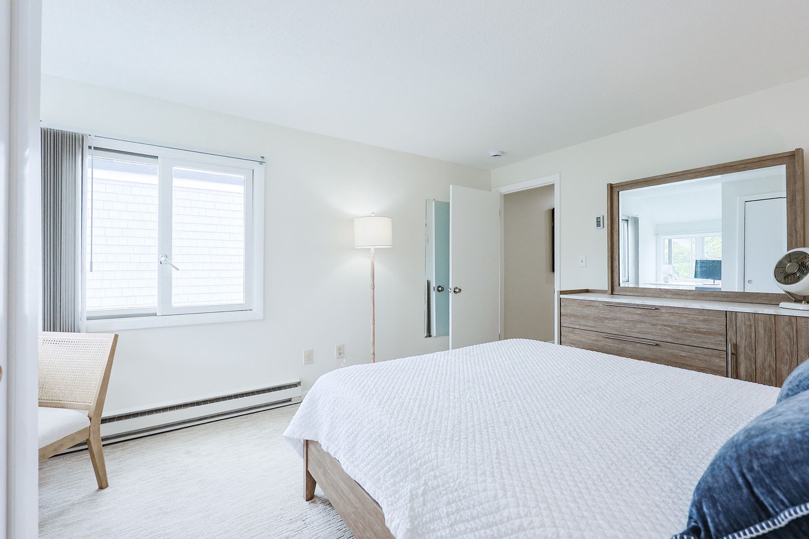 Primary bedroom with a queen bed.