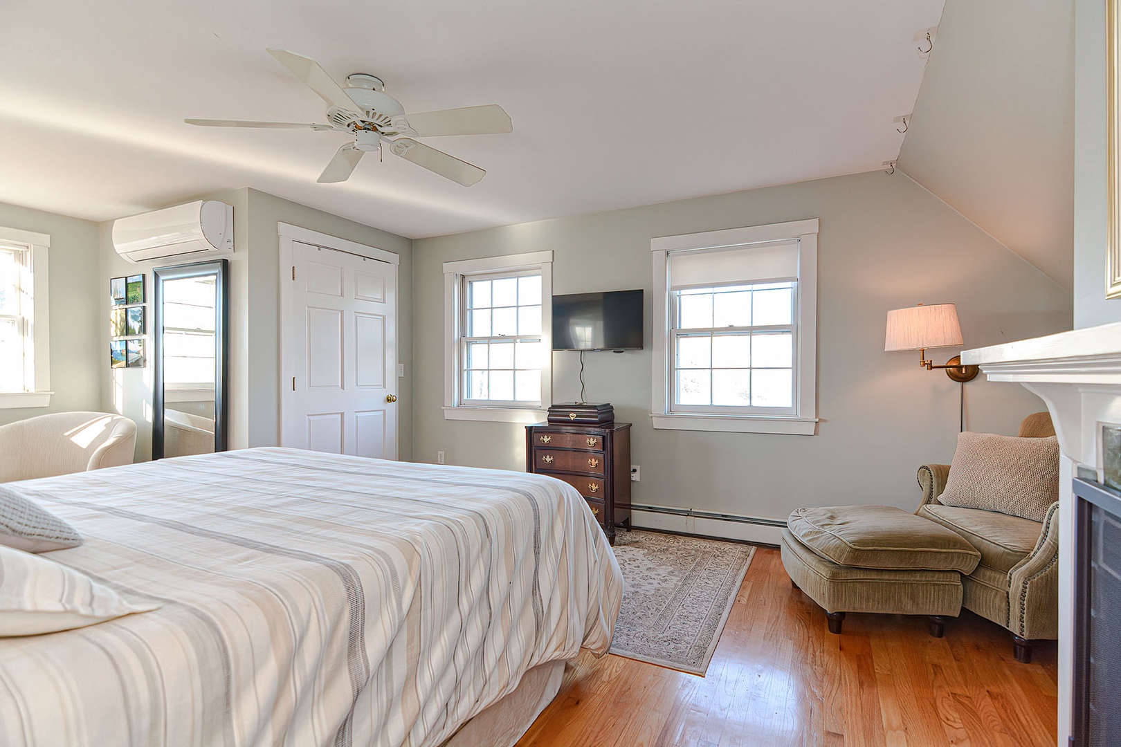 Queen bedroom.