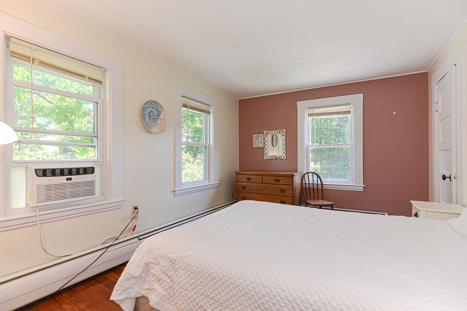 Bedroom 2 with Full bed.