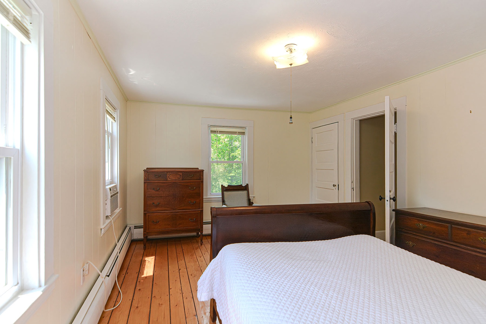 Primary BR with Queen bed.