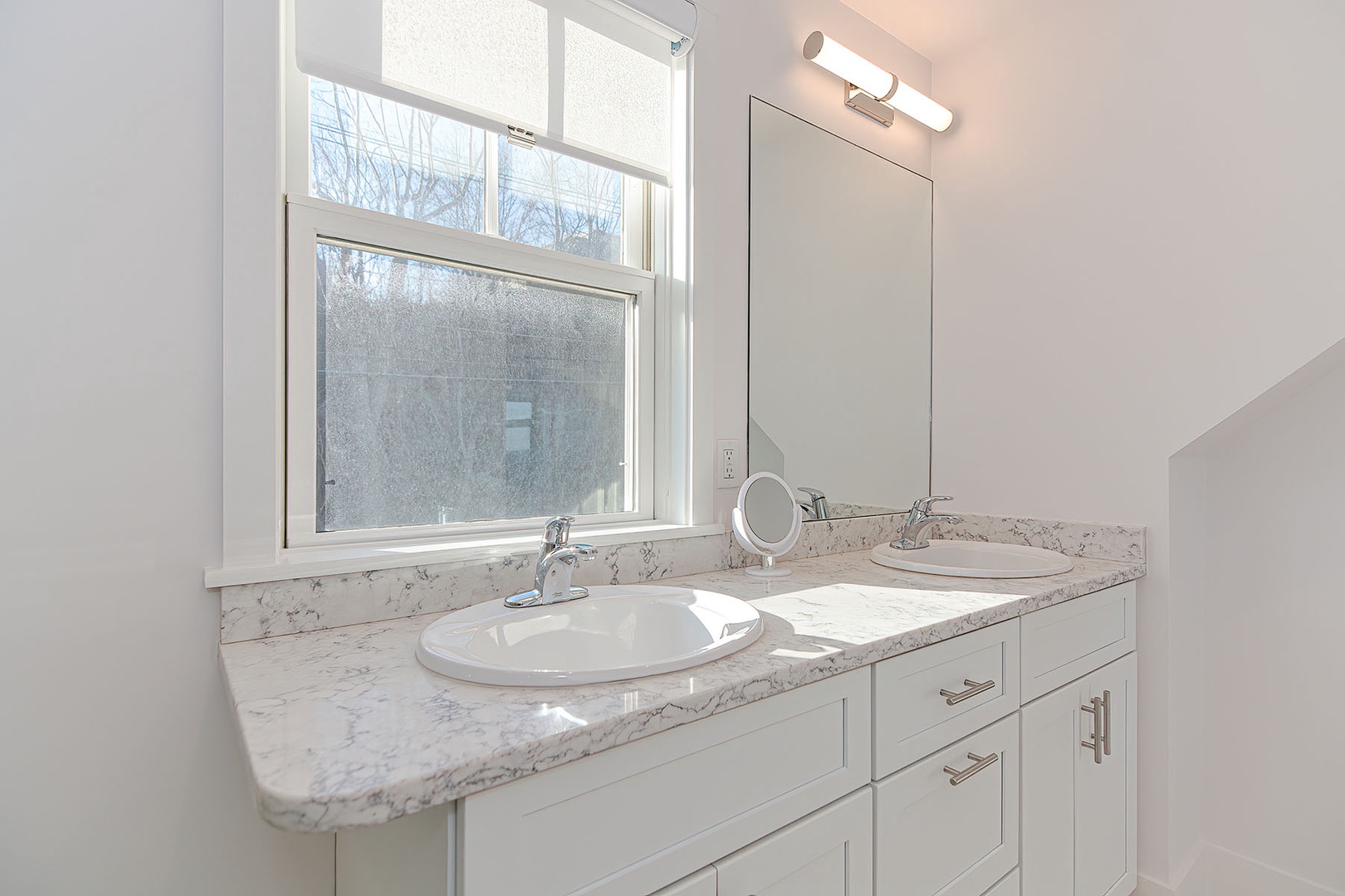 Primary bedrooms ensuite bathroom.