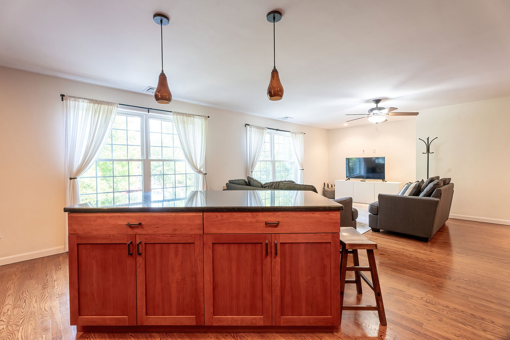 Apartment island dining