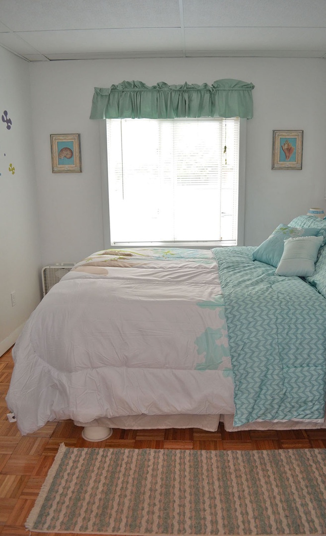 Primary bedroom with a Queen bed.