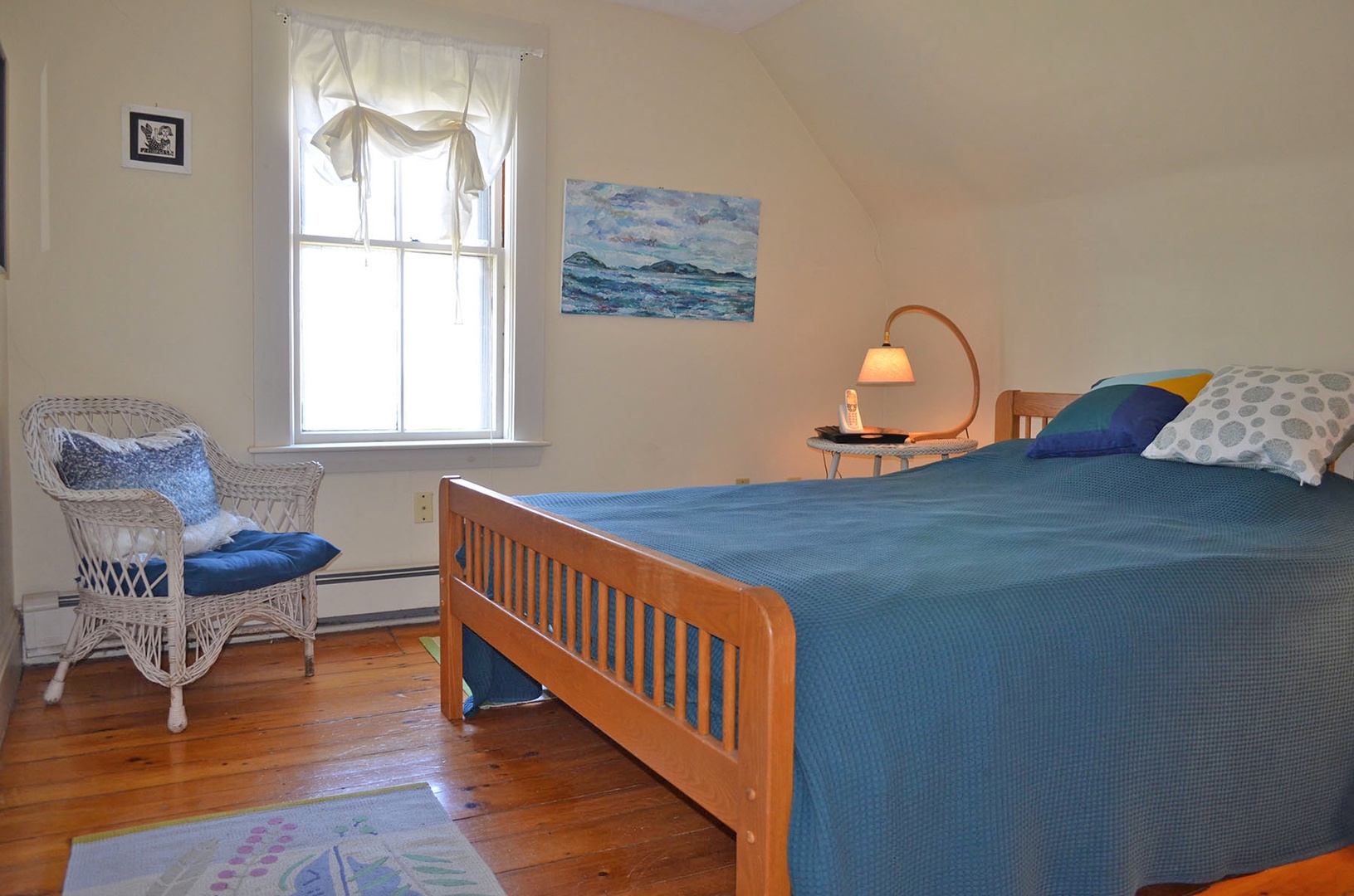 BR1: The Master bedroom has a Queen bed and ocean views.