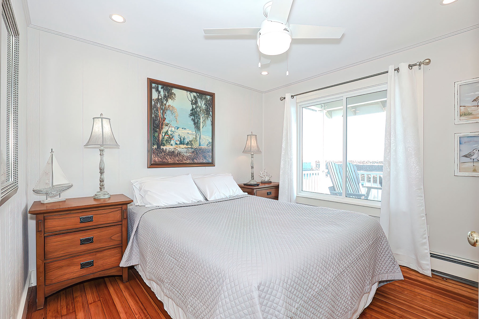 BR 2: Queen bedroom on the ground floor, with ocean views.