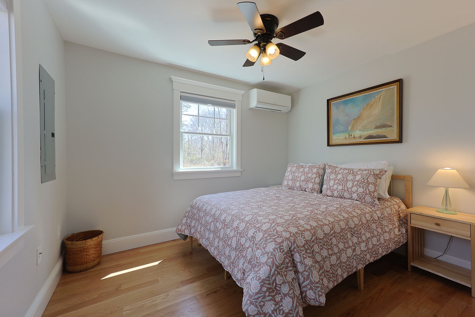 Second Bedroom with queen bed.