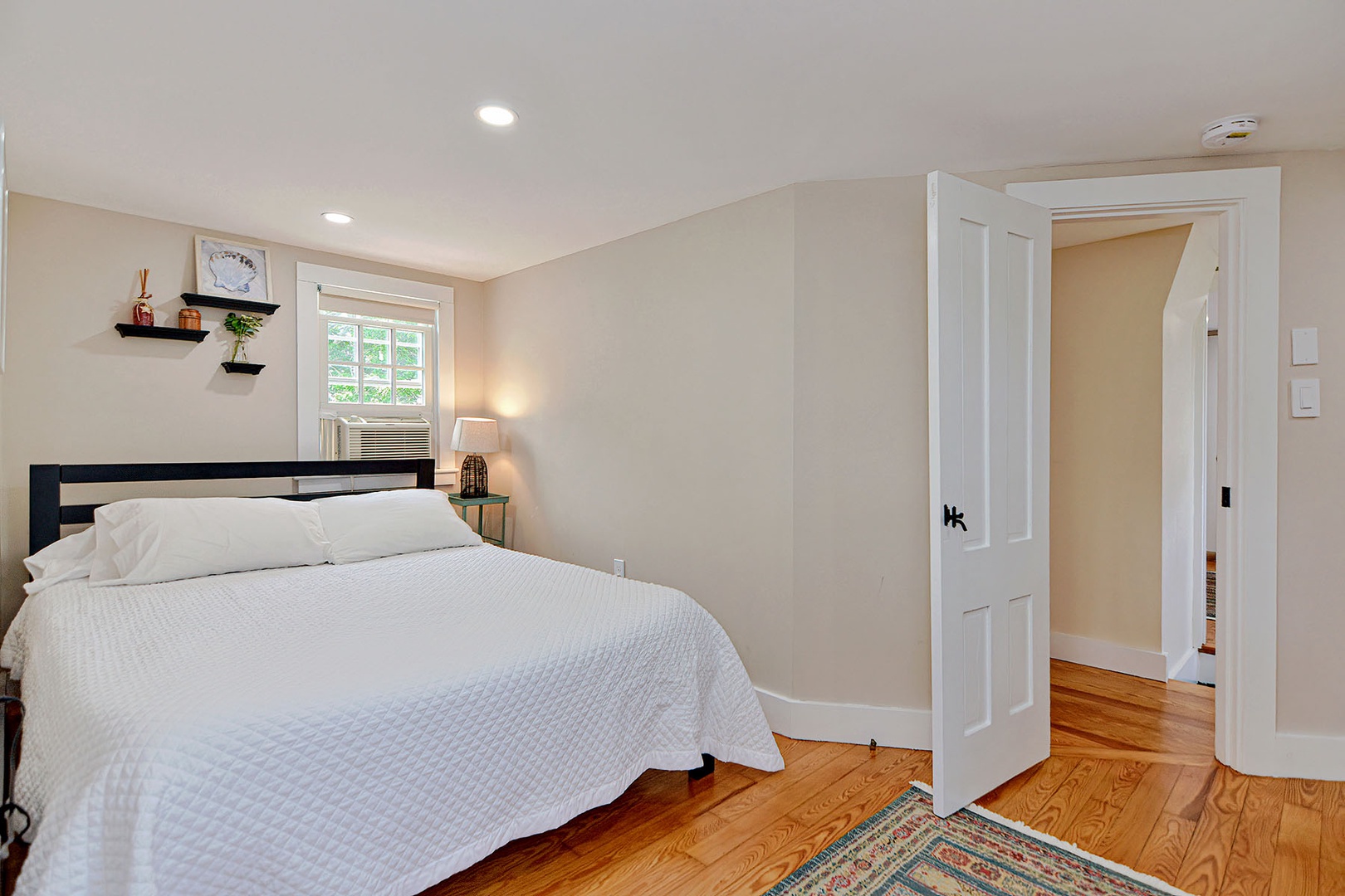 This bedroom has an AC unit.