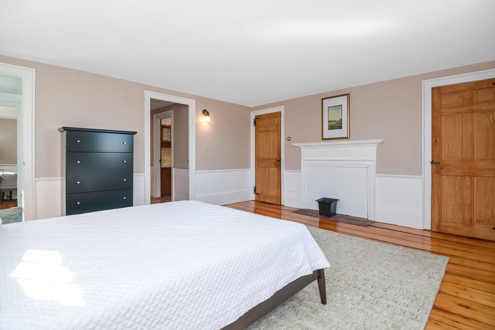 2nd level Queen bedroom.
