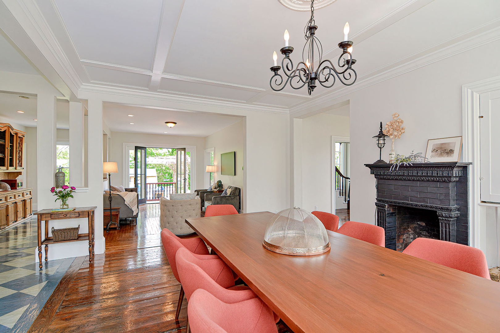 Comfortable dining room with plenty of light