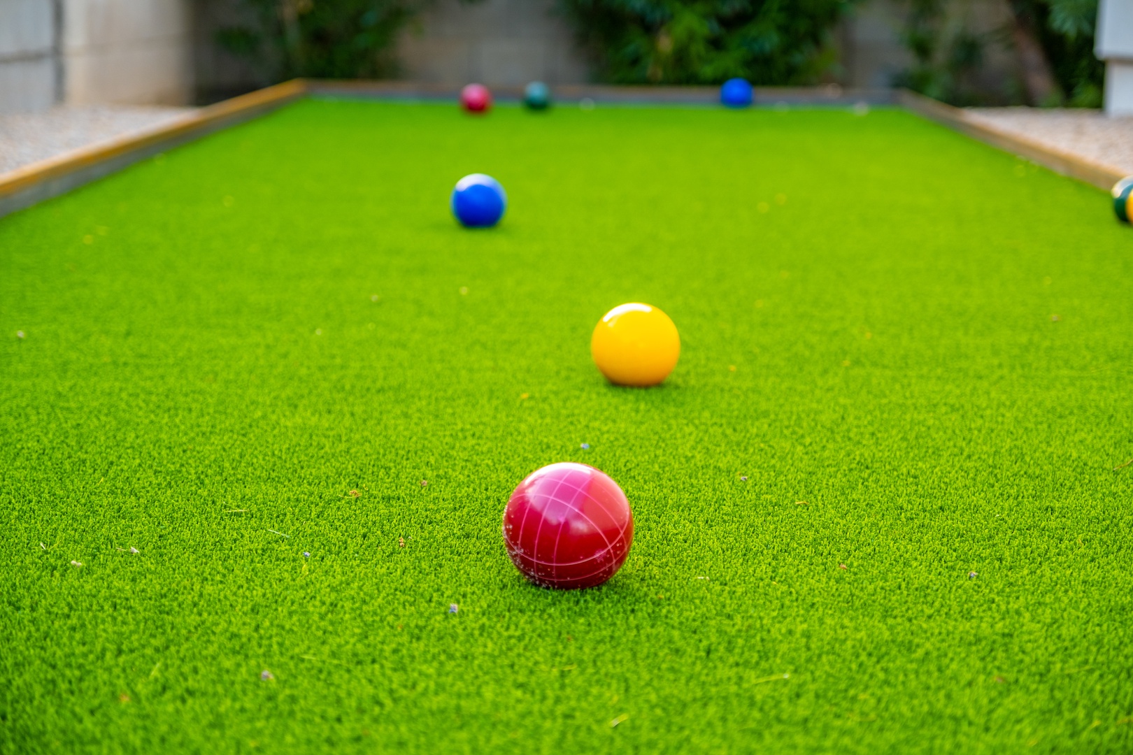 Challenge your friends to a game of snooker on your own vibrant, full-sized table—perfect for leisurely competition and fun-filled evenings.
