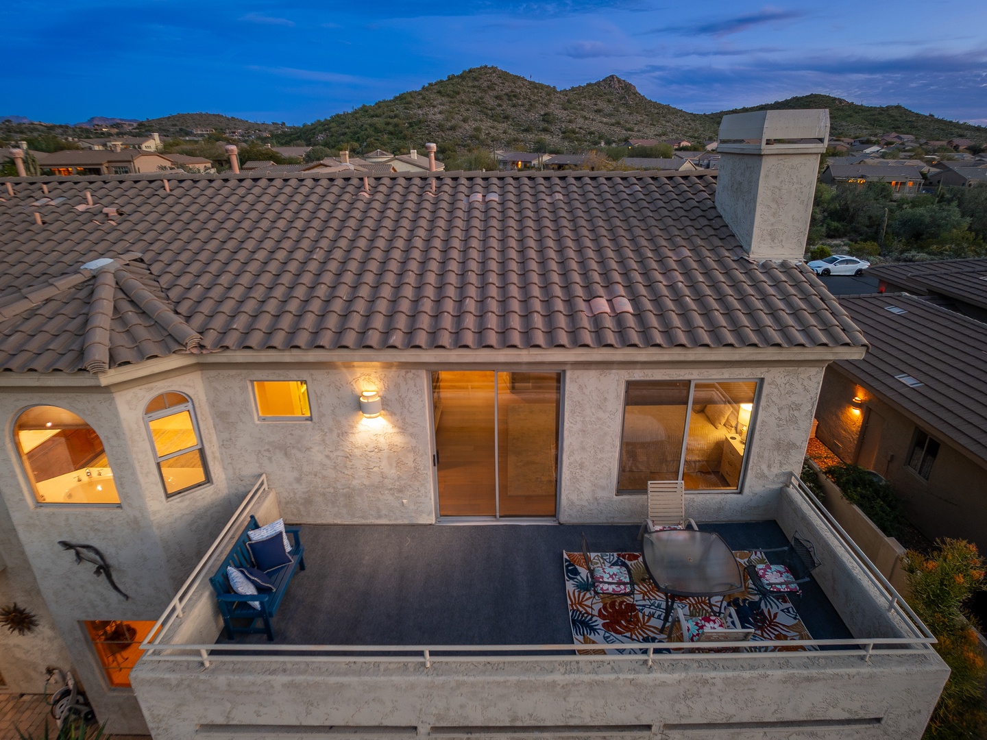 A desert-inspired retreat with a private rooftop terrace overlooking mountains, perfect for sunset gatherings in a quiet Sonoran landscape.