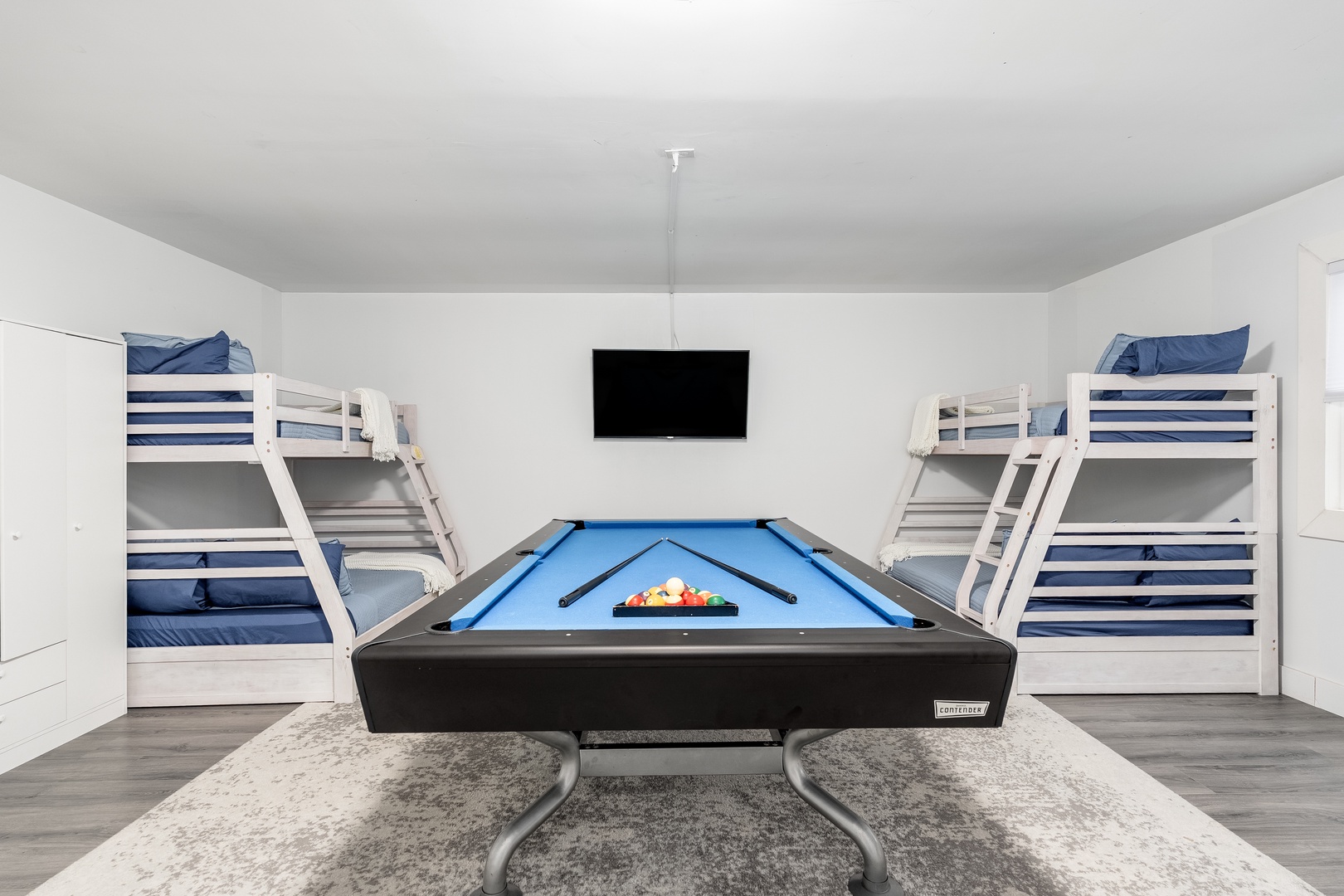 Challenge your group to a game on the full-size billiard table, with cozy bunk beds nearby for the kids to rest after a fun-filled day.