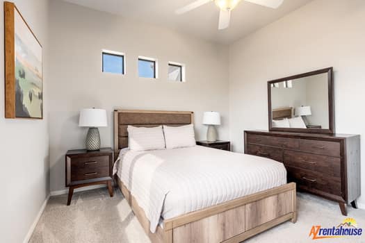 large-019c596c-b981-72c4-82c6-94bc0f3d2c15