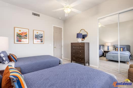 large-019c596c-ba43-7180-a9c8-706f43d99273