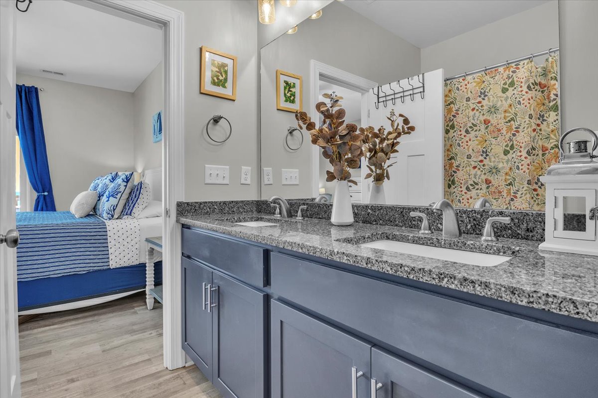 Ensuite Bathroom with Dual Vanities