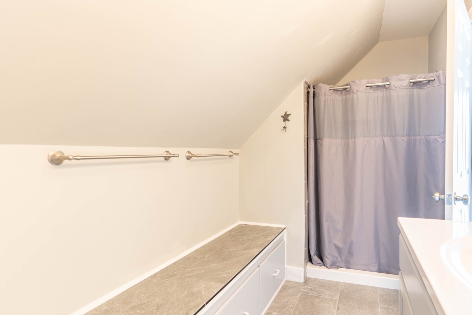 Bathroom 3: Ensuite Bathroom Full with Tiled Shower - 2nd Level