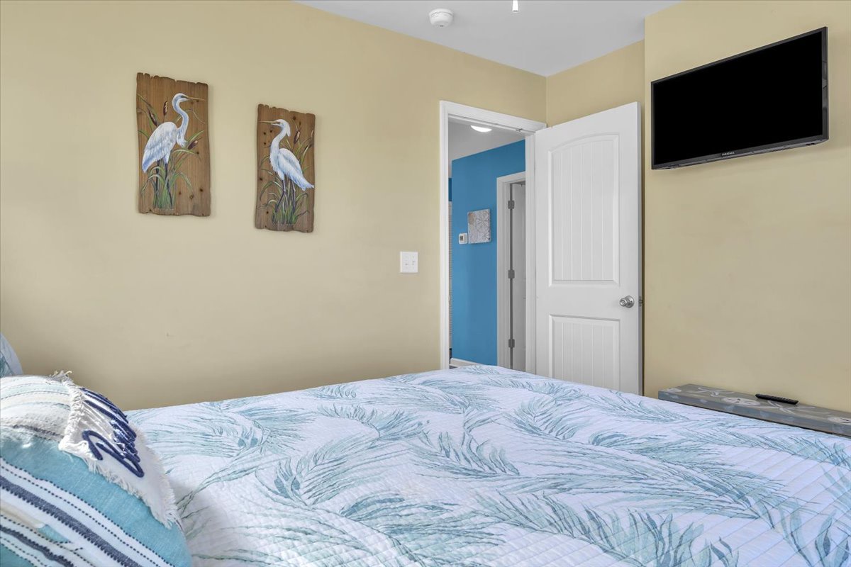 Bedroom 2 Queen with Soundside Balcony - 1st Floor