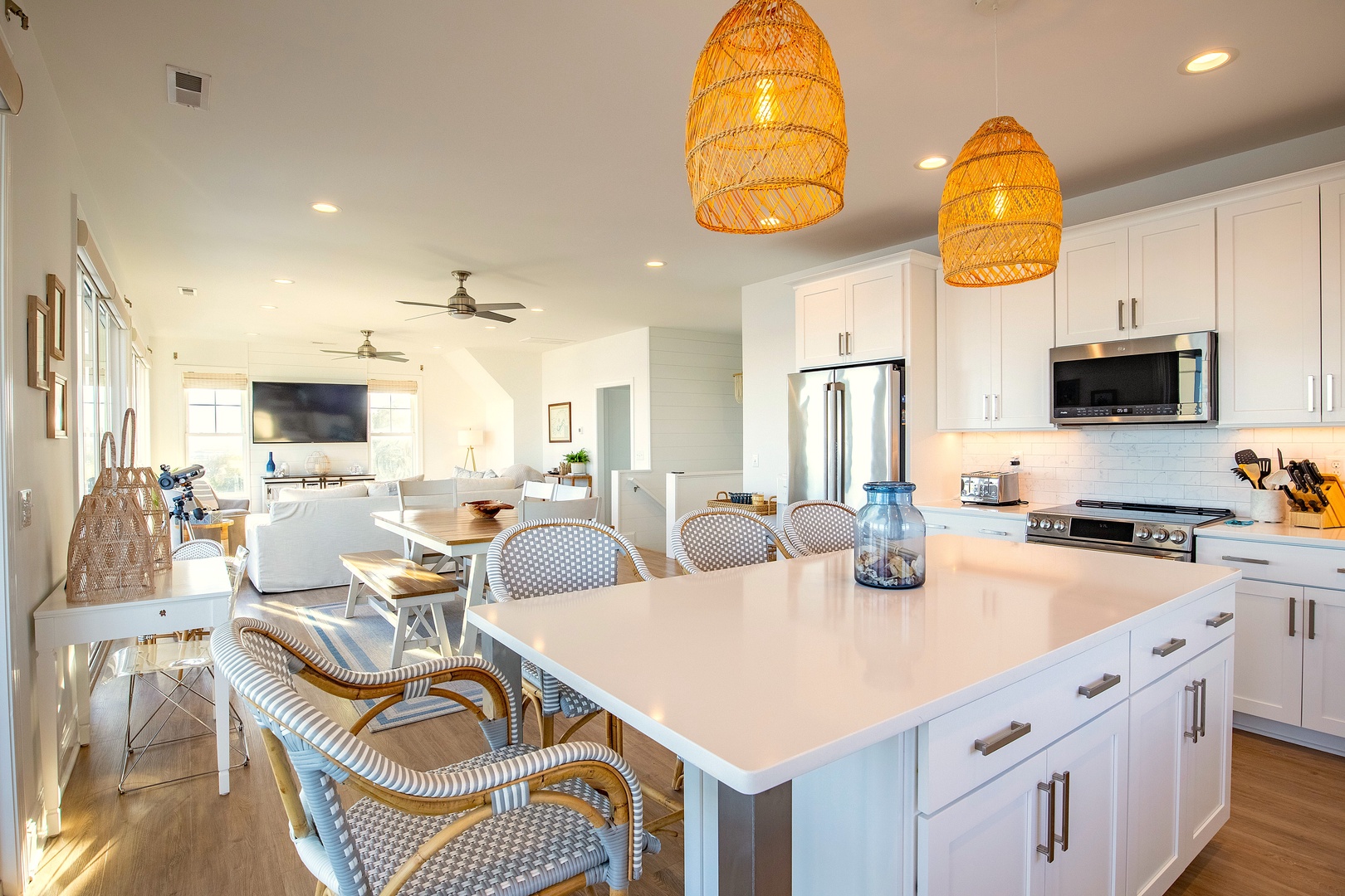 Quartz Island with Seating for Four - 2nd Level