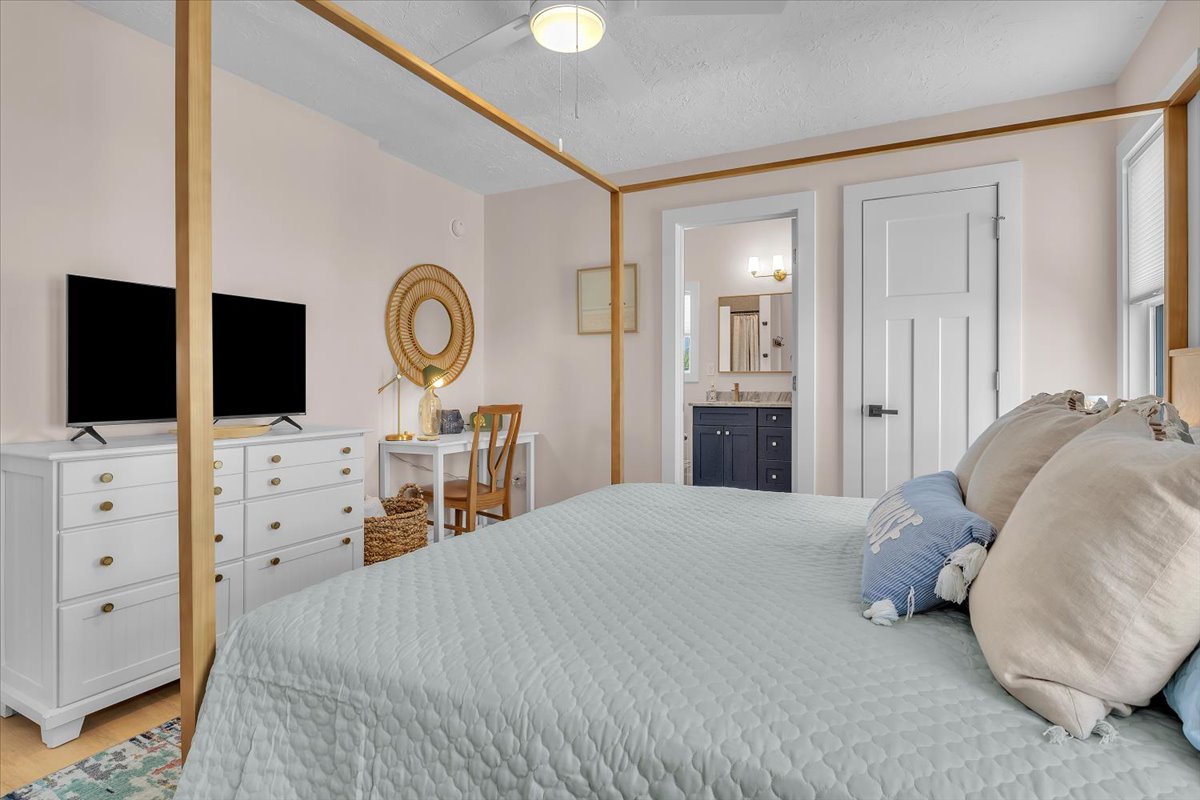 Rest peacefully in your elegant four-poster bed, complete with dual TVs and a private ensuite bathroom for ultimate comfort.