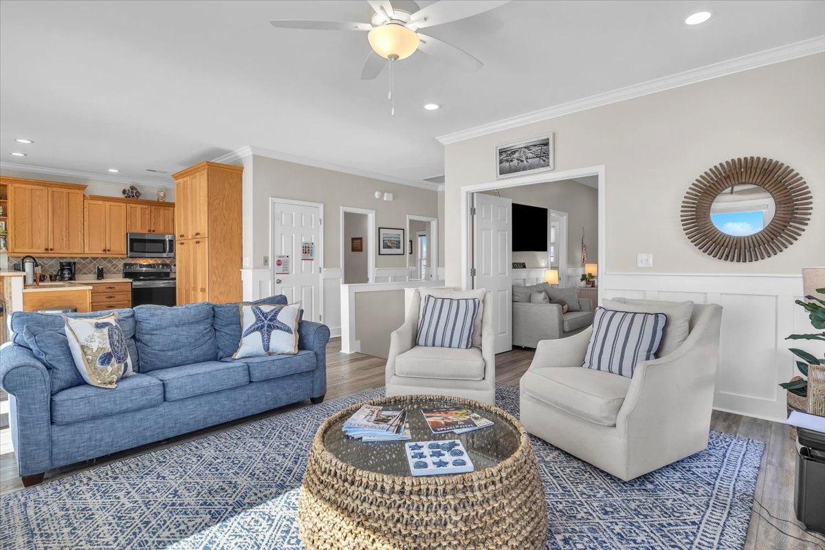 Bright Living Area with Beachfront Views - 2nd Level