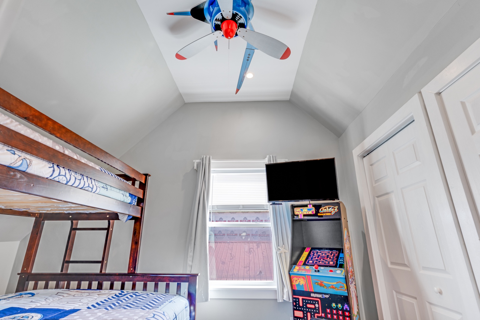 Bunkroom Twin over Queen &  Game Room - 2nd Level