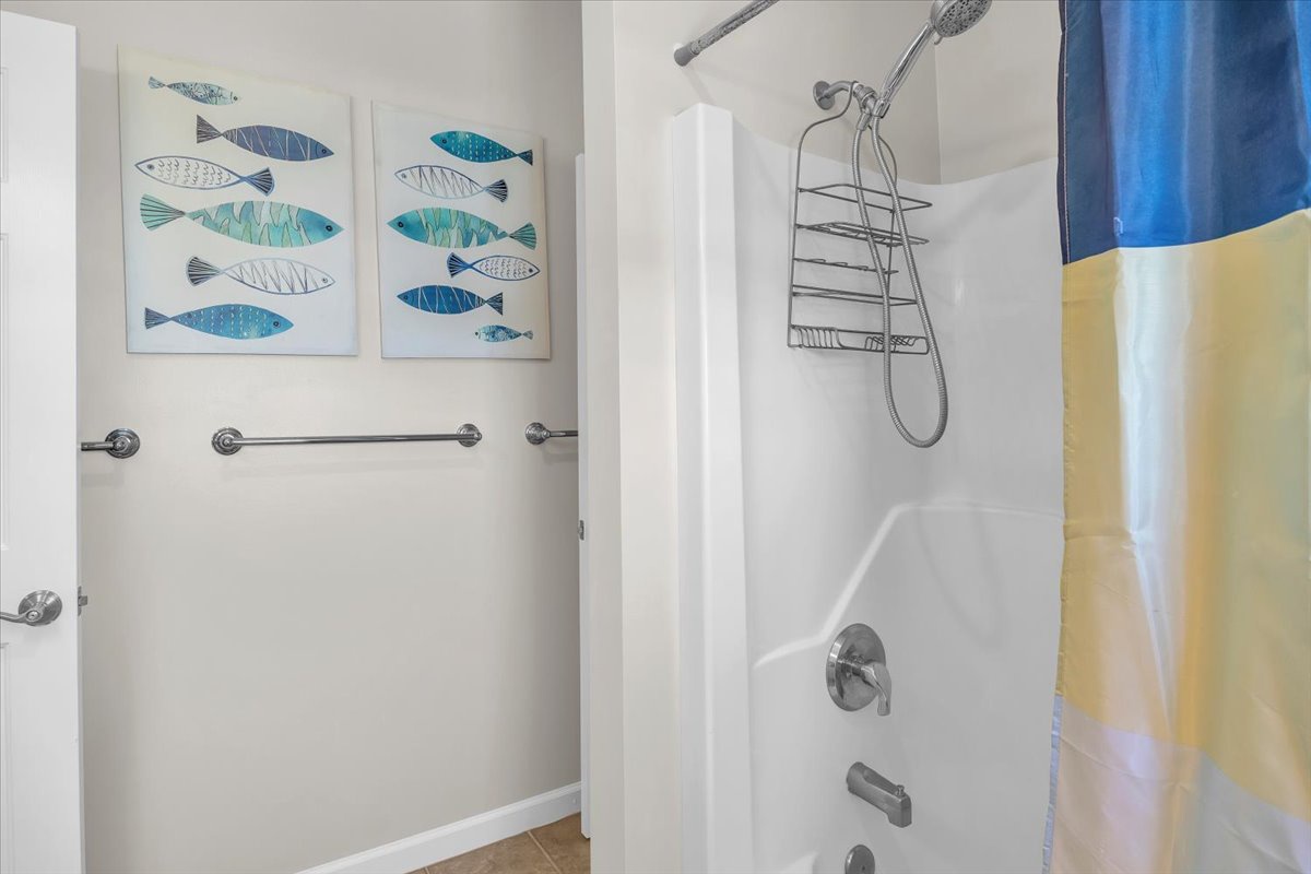 Bathroom 3: Jack & Jill with Tub/Shower - 2nd Level