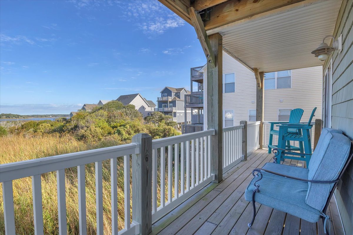 Soundside Balcony - 1st Floor