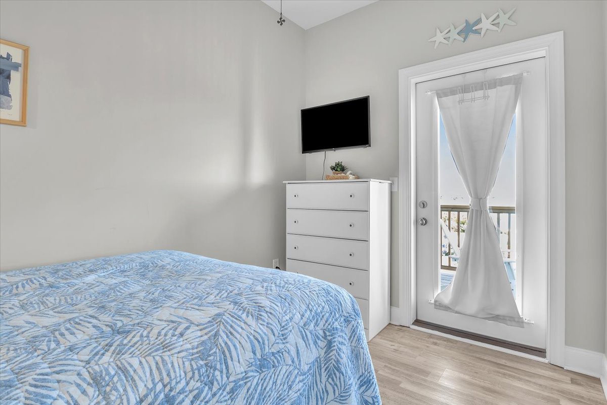 Bedroom 4 (Full) with Soundside Balcony