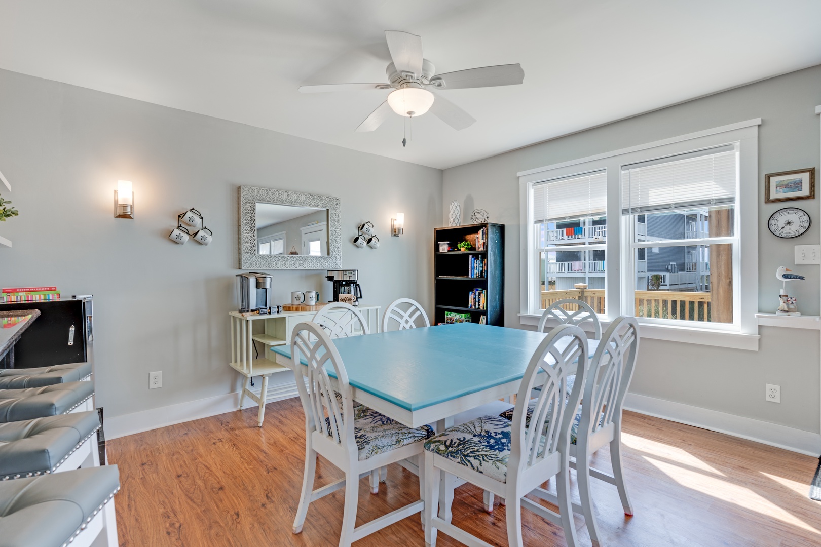 Dining Seating for Six - 1st Level