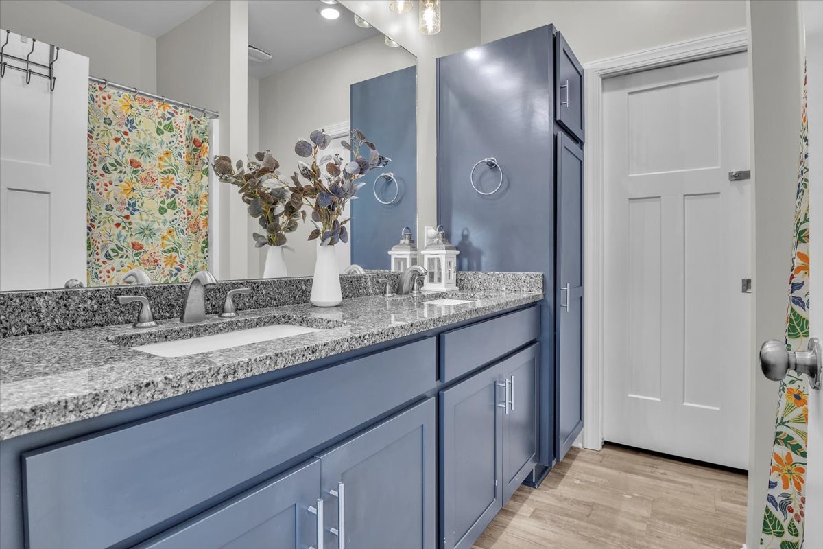 Ensuite Bathroom with Dual Vanities