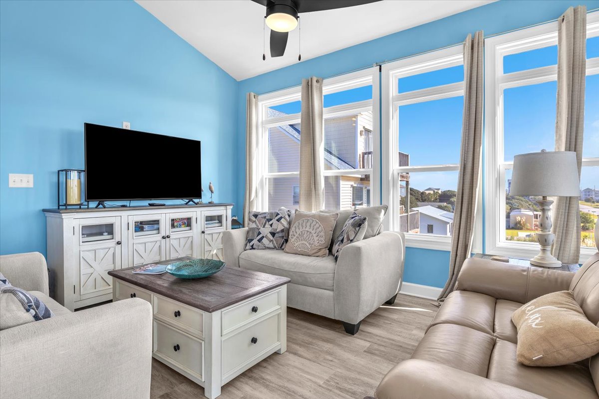 Bright Open Living Area - 2nd Floor