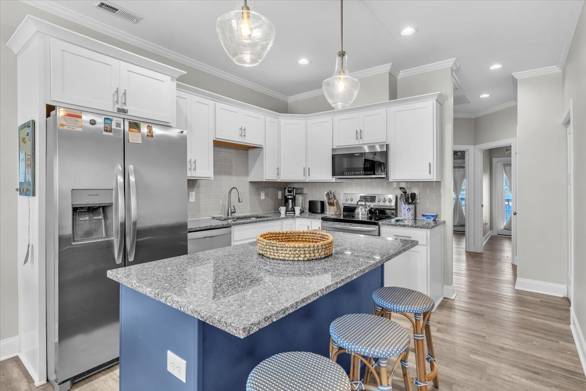 Well Equipped Modern Kitchen with Large Island