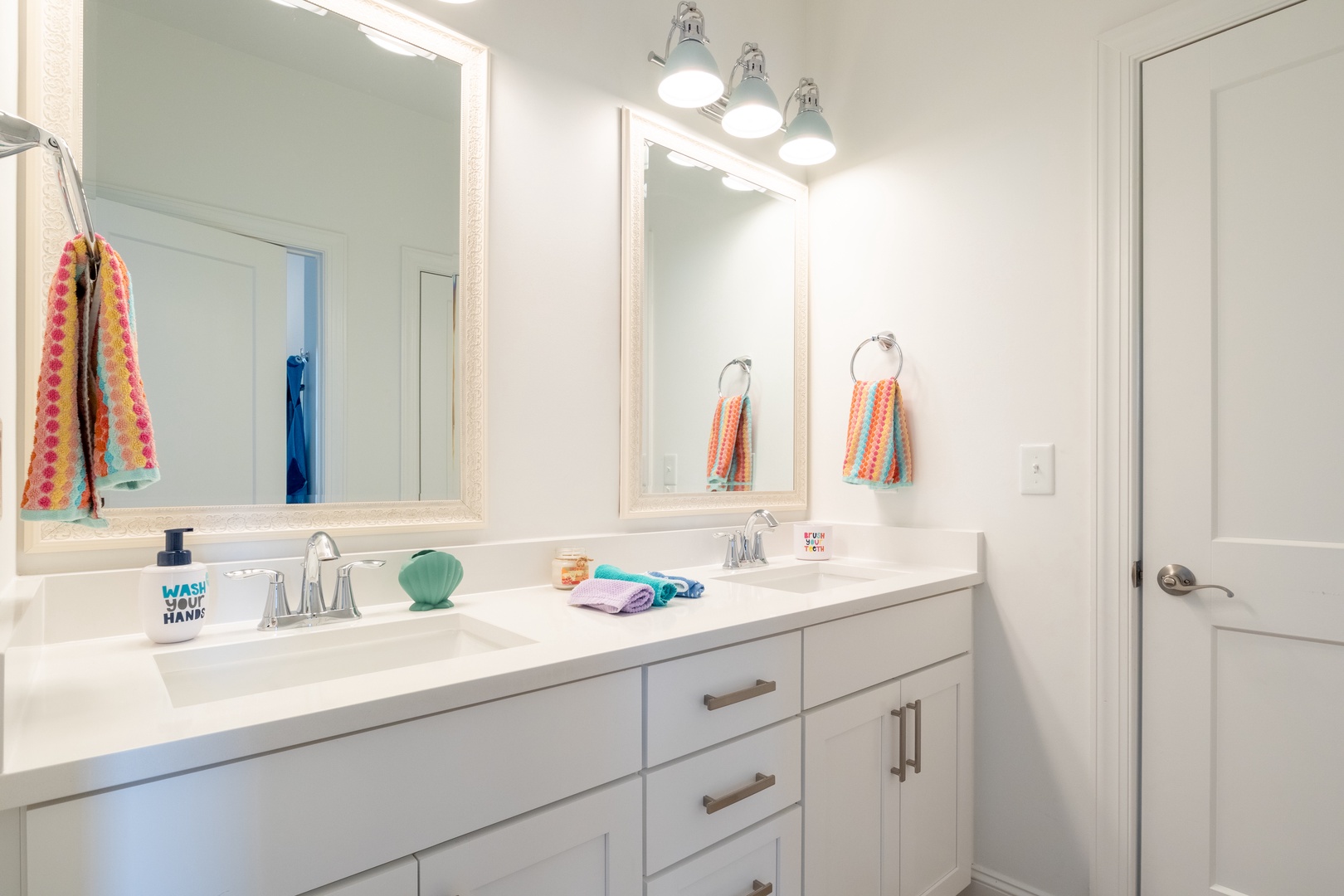 Jack & Jill Bathroom Full  - 1st Level