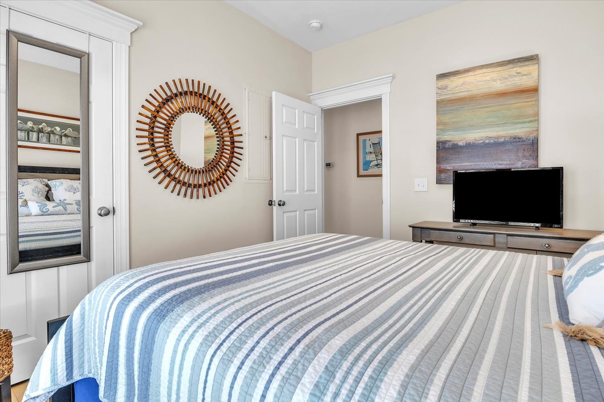 Bedroom 2 Queen 1st Floor