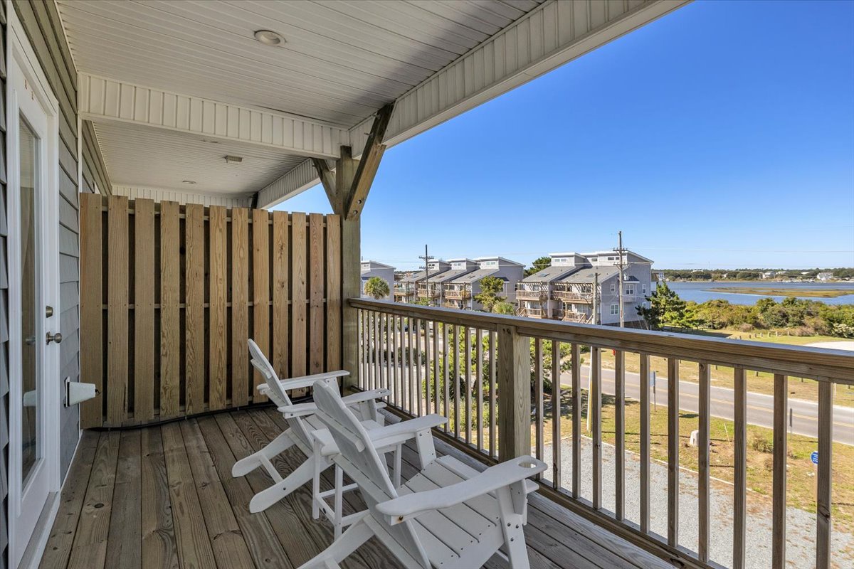 Soundside Balcony First Level