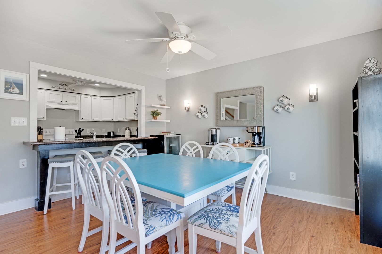 Dining Seating for Six - 1st Level