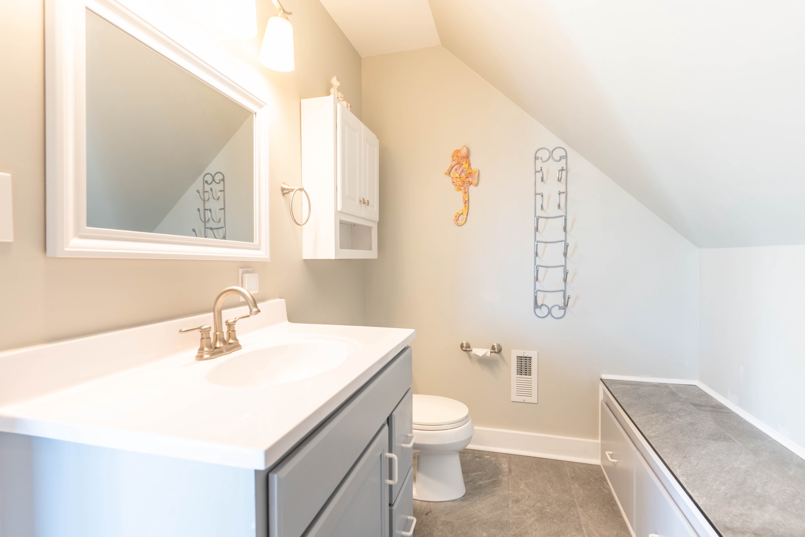 Bathroom 3: Ensuite Bathroom Full with Tiled Shower - 2nd Level