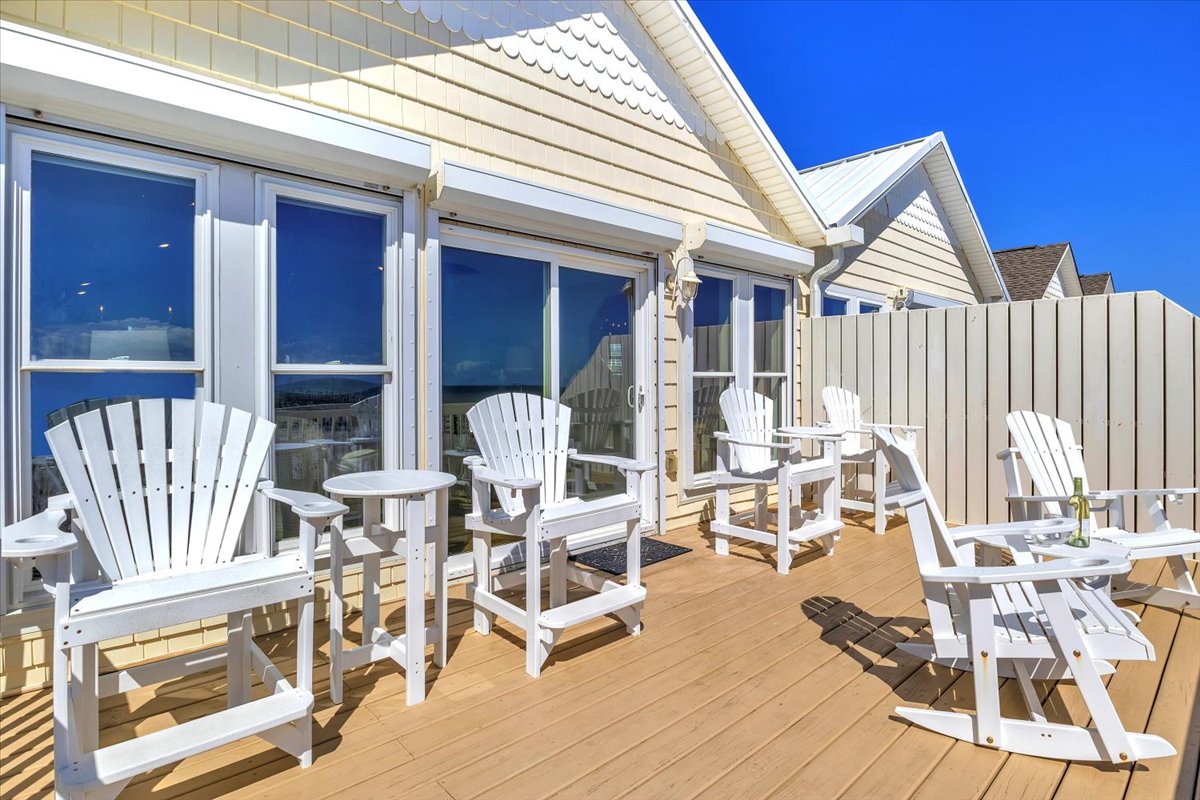 Beachfront Deck, Plenty of Outdoor Dining - 2nd Level