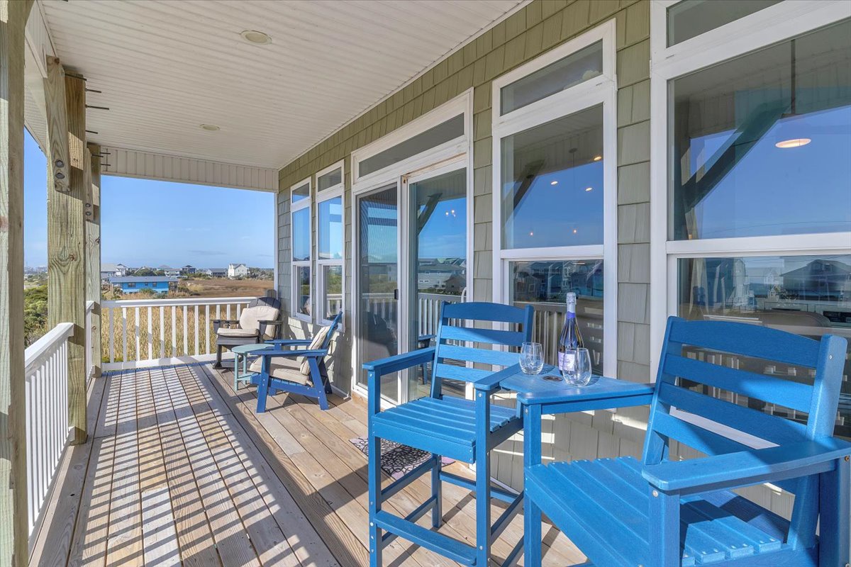 Large Deck with Ocean Views - 2nd Floor