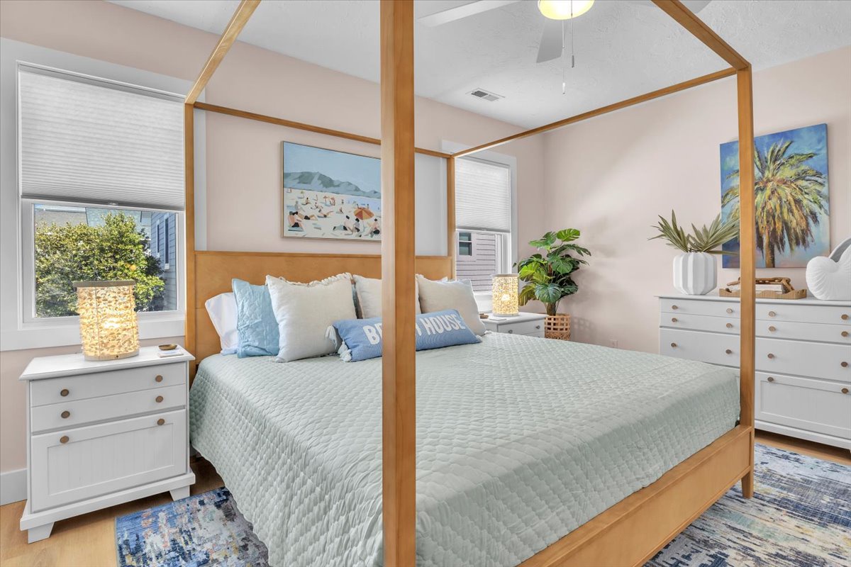 Drift off to sleep in your elegant four-poster bed surrounded by calming coastal artwork and soft natural light.