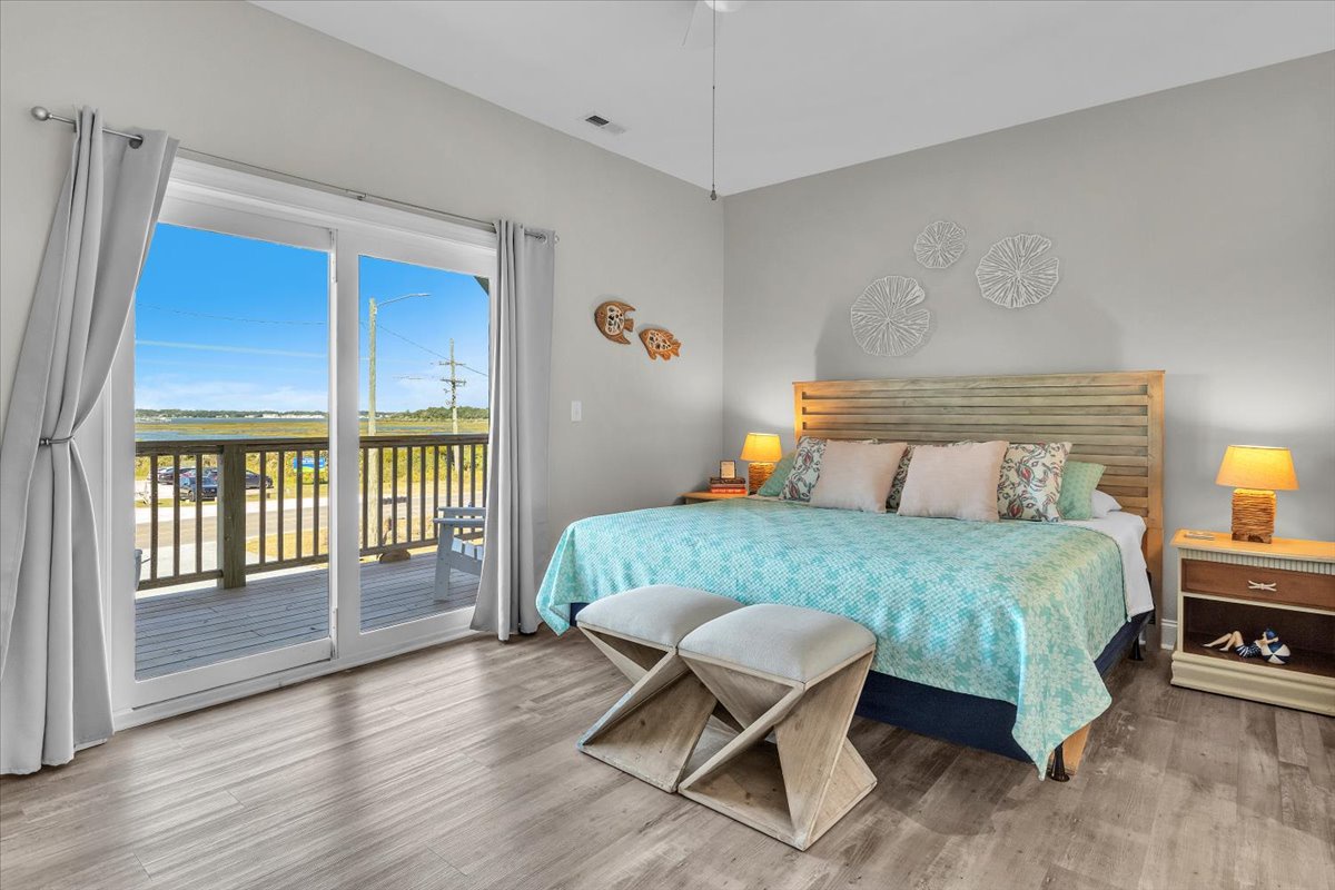 Bedroom 2 (king) Soundside Balcony First Level