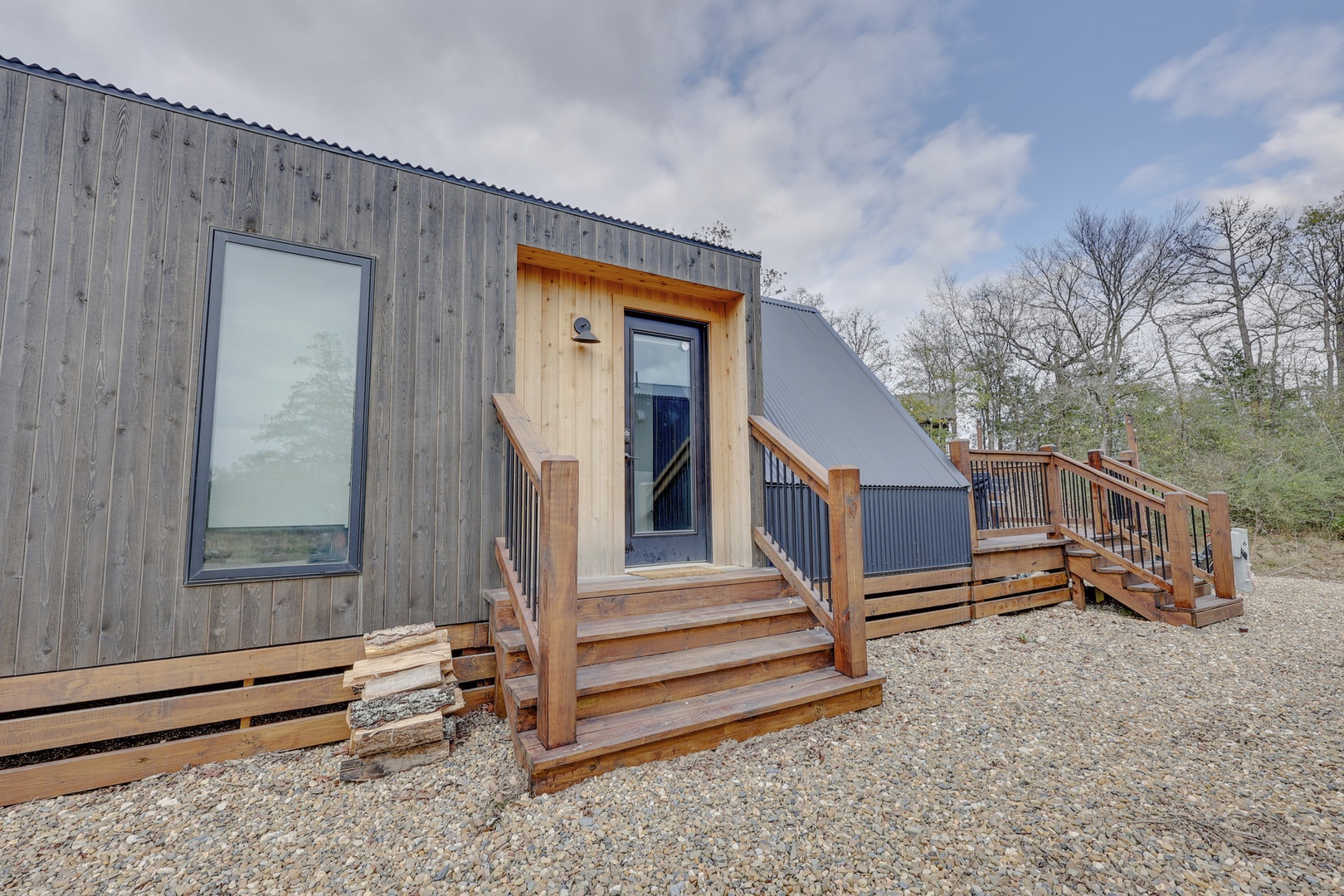 Farrel (Trout) Modern Tiny Cabin - The Alps of Hochatown