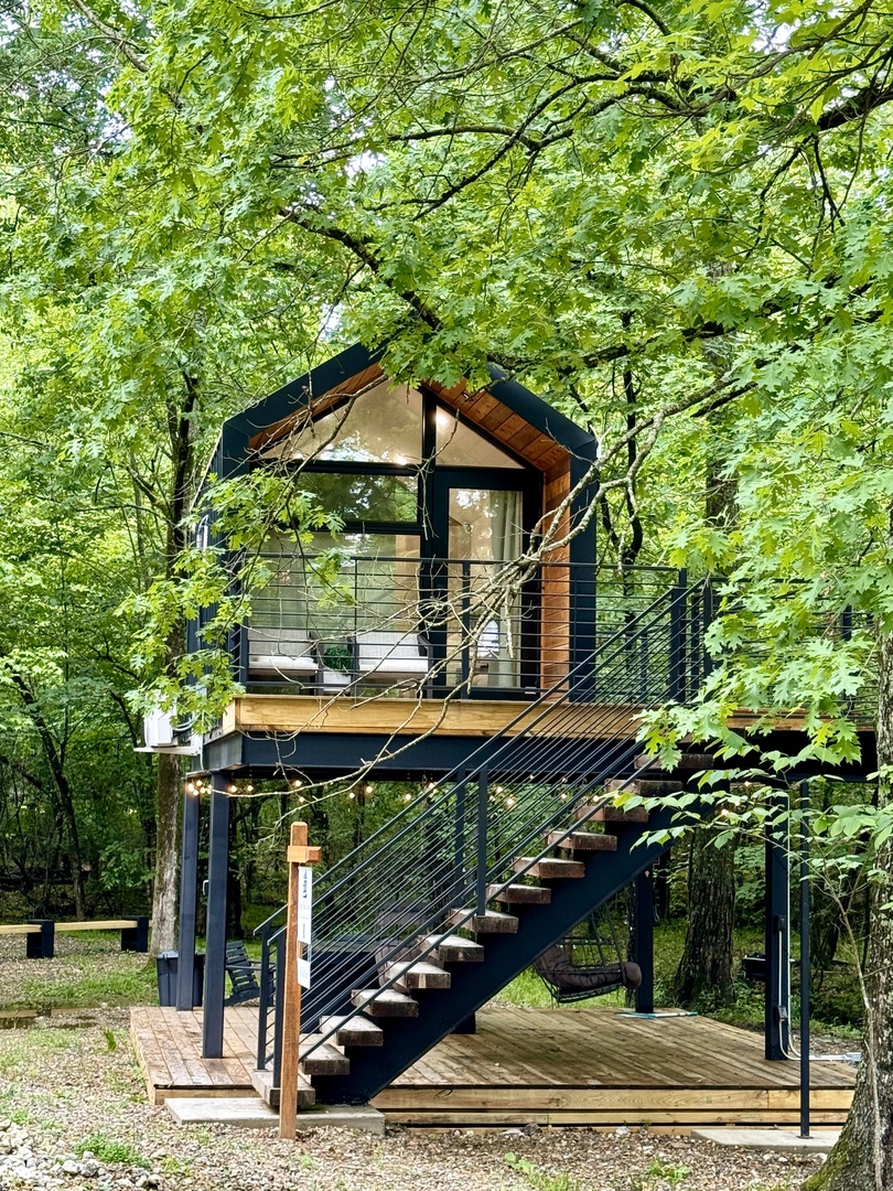 Robin Retreat- Couples Treehouse (My Happy Place Cabins)