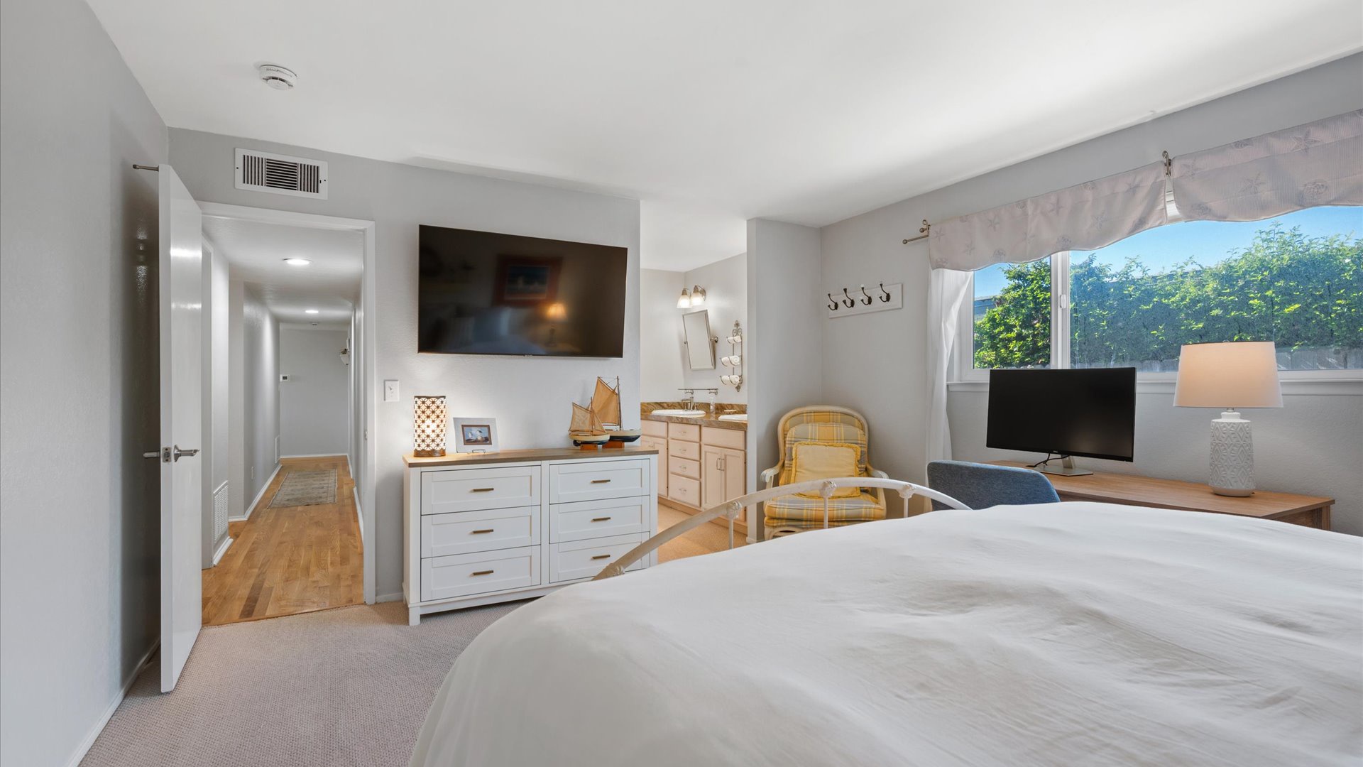 The master also offers a flat screen tv, walk in closet, and adjoining bath