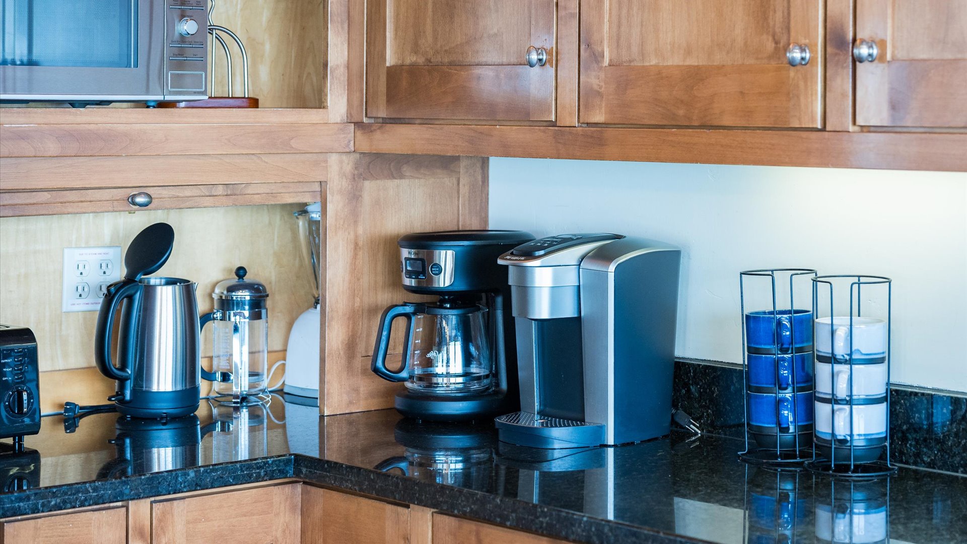 Your morning starts right with everything you need for the perfect brew