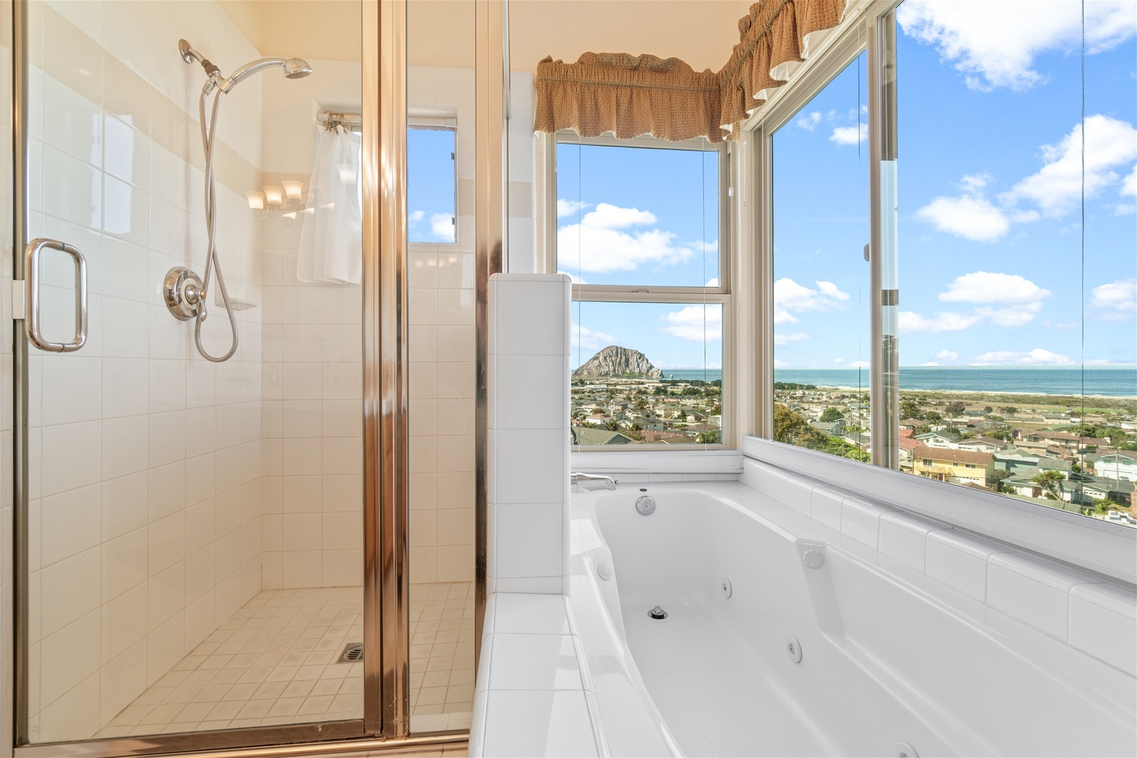 What views for nice soak in the tub in the master bathroom