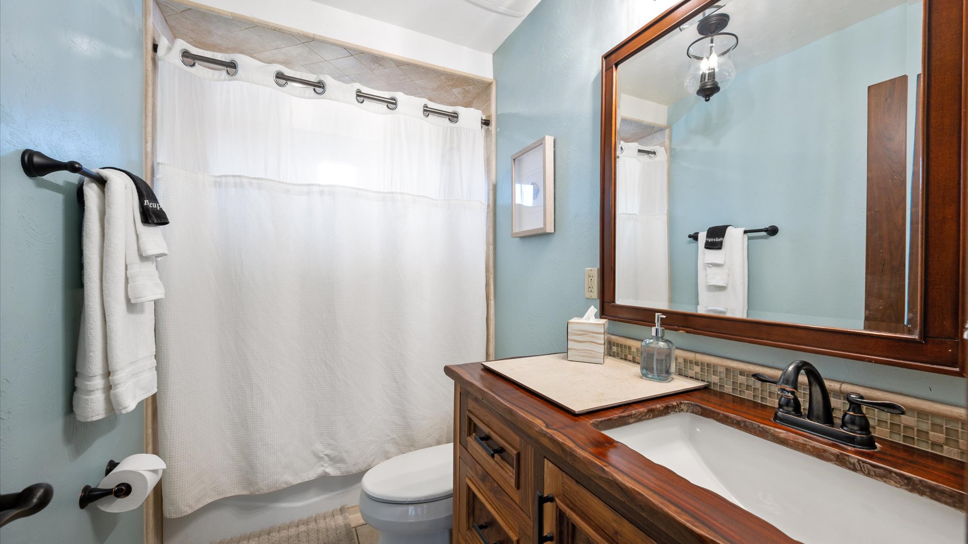 Full Bathroom located in the Carmel Suite.