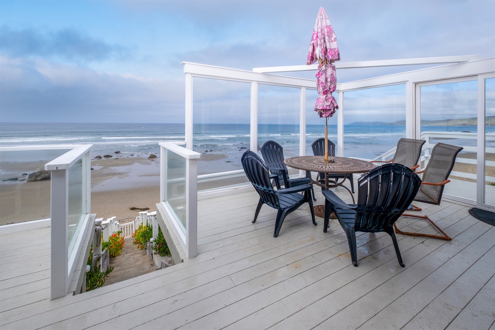 Dine with the waves as your soundtrack